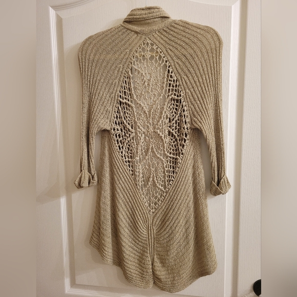 Fever brand cardigan with crocheted back, size medium - Picture 3 of 4